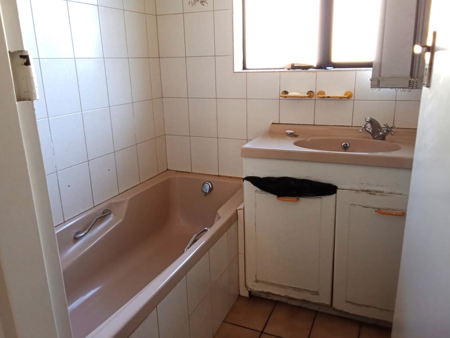 4 Bedroom Property for Sale in Bothasig Western Cape